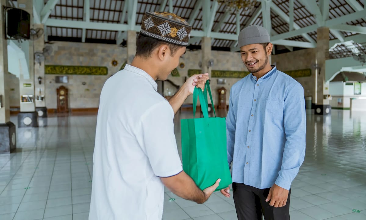 The etiquette of giving with Ikhlas or sincerity